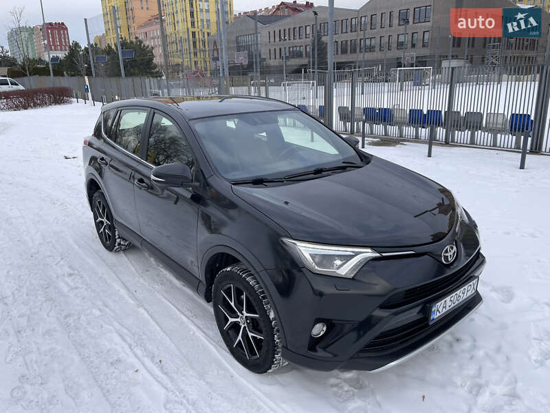 Позашляховик / Кросовер Toyota RAV4 2016 в Києві