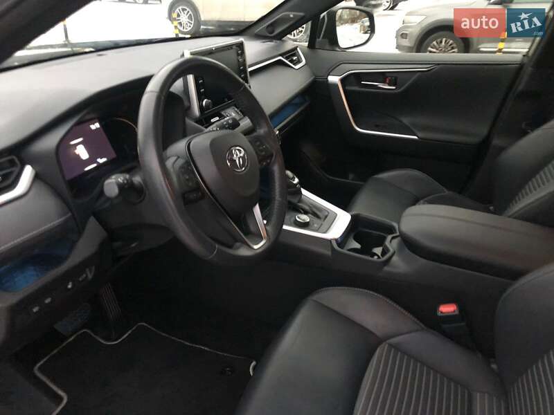 Внедорожник / Кроссовер Toyota RAV4 2020 в Киеве