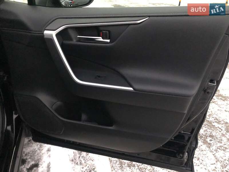 Внедорожник / Кроссовер Toyota RAV4 2020 в Киеве