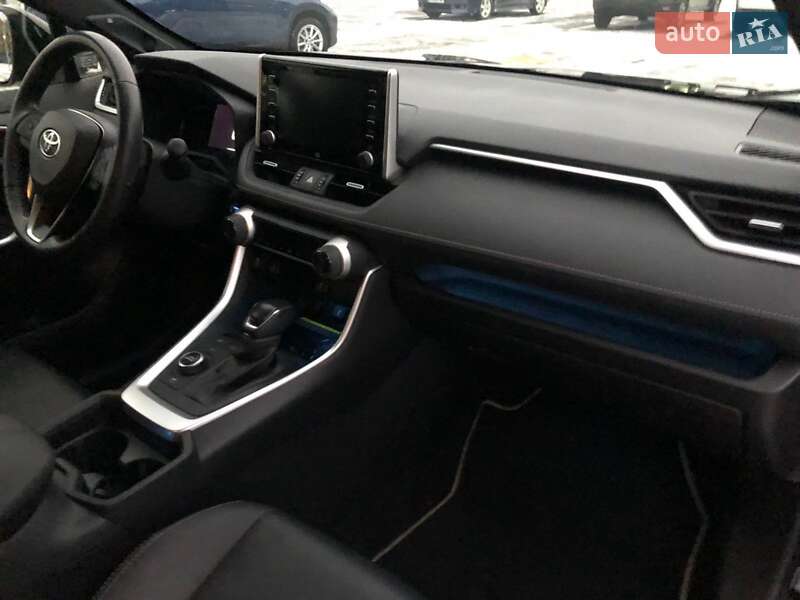 Внедорожник / Кроссовер Toyota RAV4 2020 в Киеве