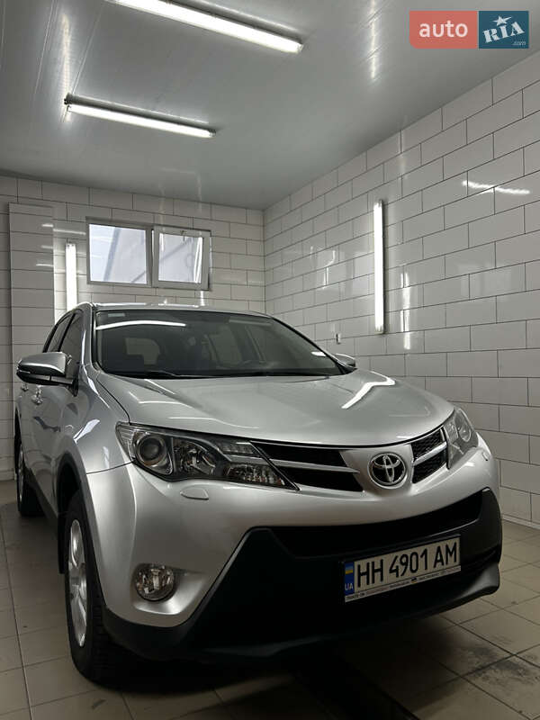 Внедорожник / Кроссовер Toyota RAV4 2013 в Раздельной