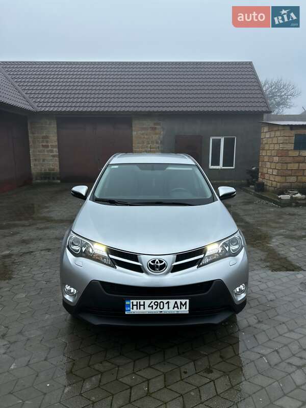 Внедорожник / Кроссовер Toyota RAV4 2013 в Раздельной