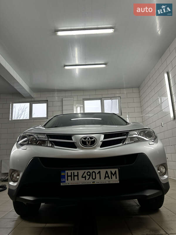 Внедорожник / Кроссовер Toyota RAV4 2013 в Раздельной