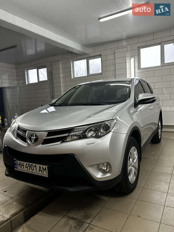 Внедорожник / Кроссовер Toyota RAV4 2013 в Раздельной
