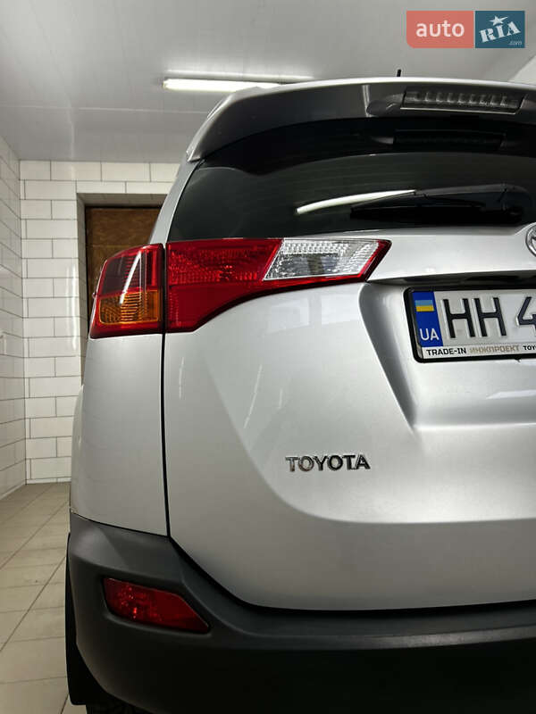 Внедорожник / Кроссовер Toyota RAV4 2013 в Раздельной