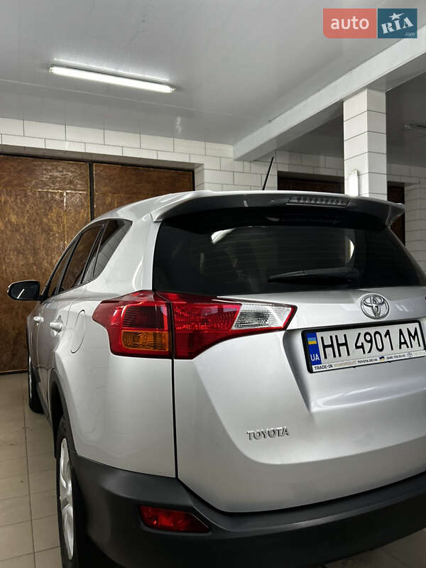 Внедорожник / Кроссовер Toyota RAV4 2013 в Раздельной