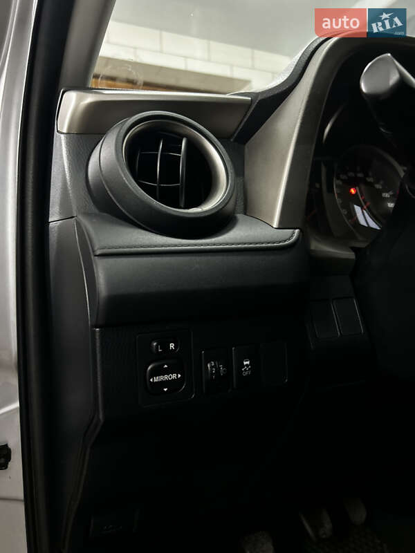 Внедорожник / Кроссовер Toyota RAV4 2013 в Раздельной