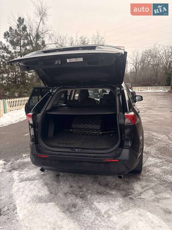 Позашляховик / Кросовер Toyota RAV4 2021 в Кривому Розі