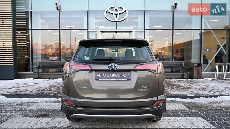 Позашляховик / Кросовер Toyota RAV4 2017 в Києві
