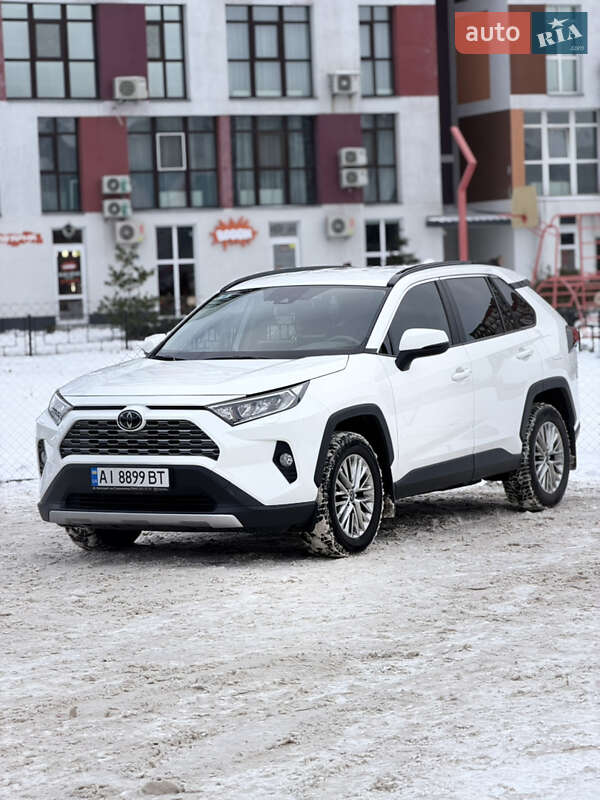 Позашляховик / Кросовер Toyota RAV4 2020 в Києві