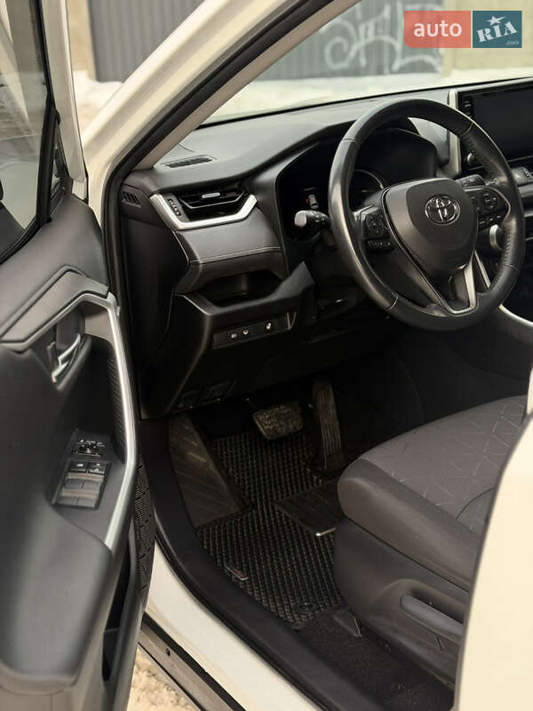 Позашляховик / Кросовер Toyota RAV4 2020 в Києві