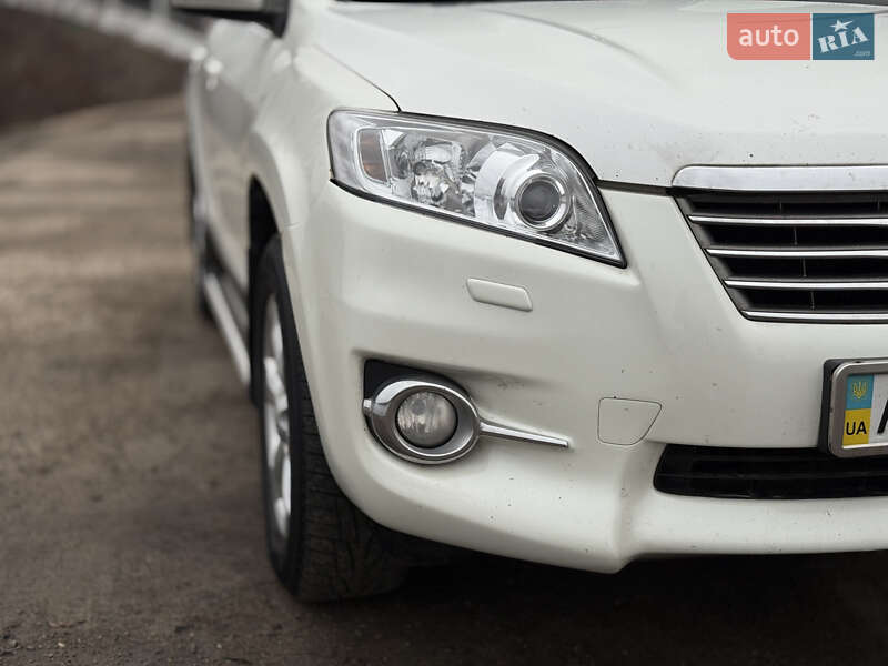 Позашляховик / Кросовер Toyota RAV4 2011 в Києві