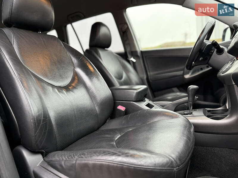 Позашляховик / Кросовер Toyota RAV4 2011 в Києві