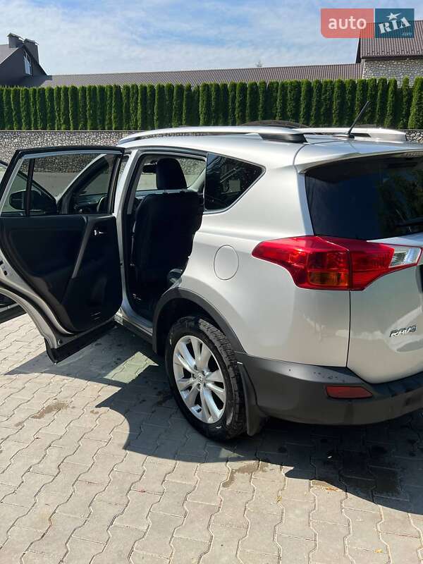 Внедорожник / Кроссовер Toyota RAV4 2015 в Шептицькому