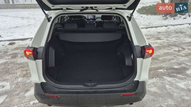 Позашляховик / Кросовер Toyota RAV4 2021 в Черкасах