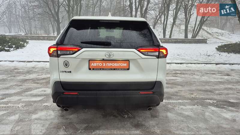 Позашляховик / Кросовер Toyota RAV4 2021 в Черкасах