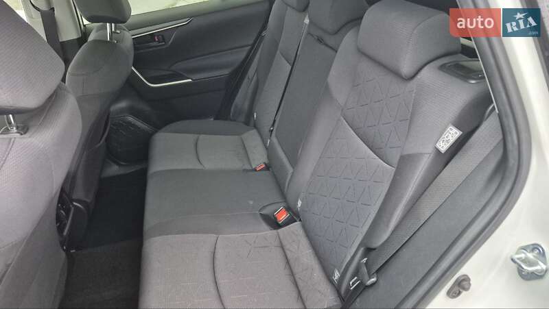 Позашляховик / Кросовер Toyota RAV4 2021 в Черкасах