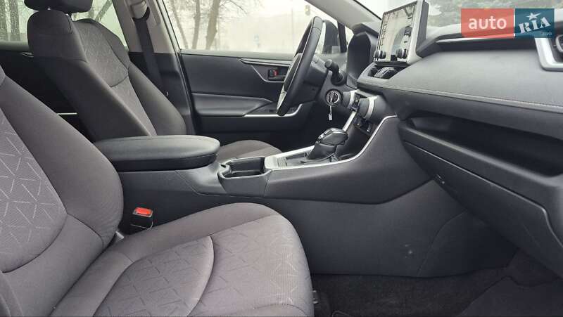 Позашляховик / Кросовер Toyota RAV4 2021 в Черкасах
