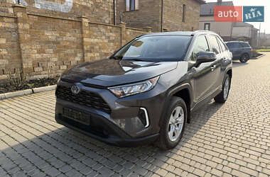 Внедорожник / Кроссовер Toyota RAV4 2019 в Малодолинском