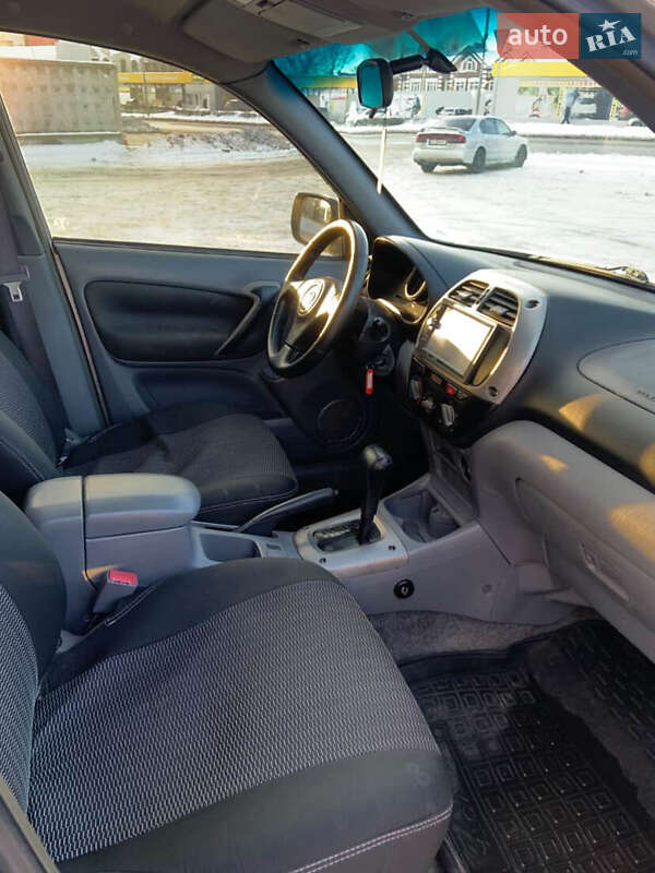 Внедорожник / Кроссовер Toyota RAV4 2001 в Киеве