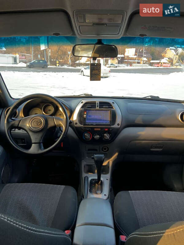 Внедорожник / Кроссовер Toyota RAV4 2001 в Киеве