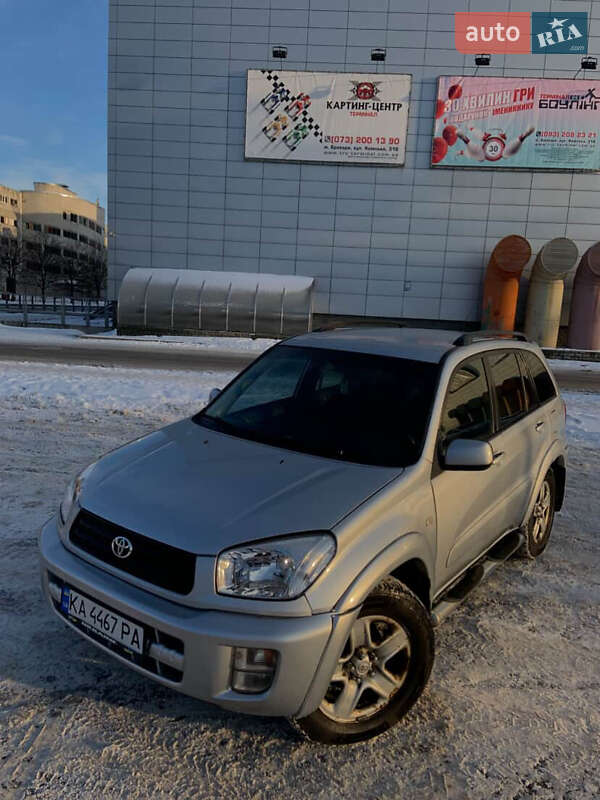 Внедорожник / Кроссовер Toyota RAV4 2001 в Киеве