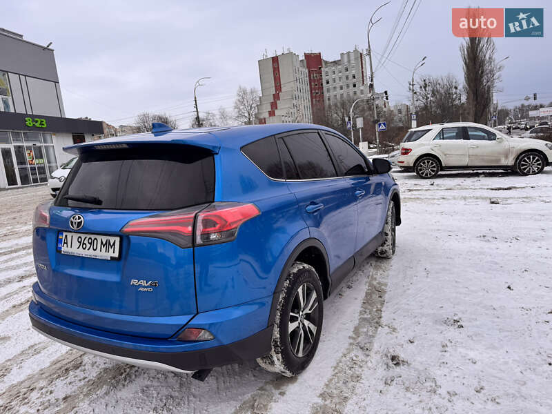 Внедорожник / Кроссовер Toyota RAV4 2016 в Киеве