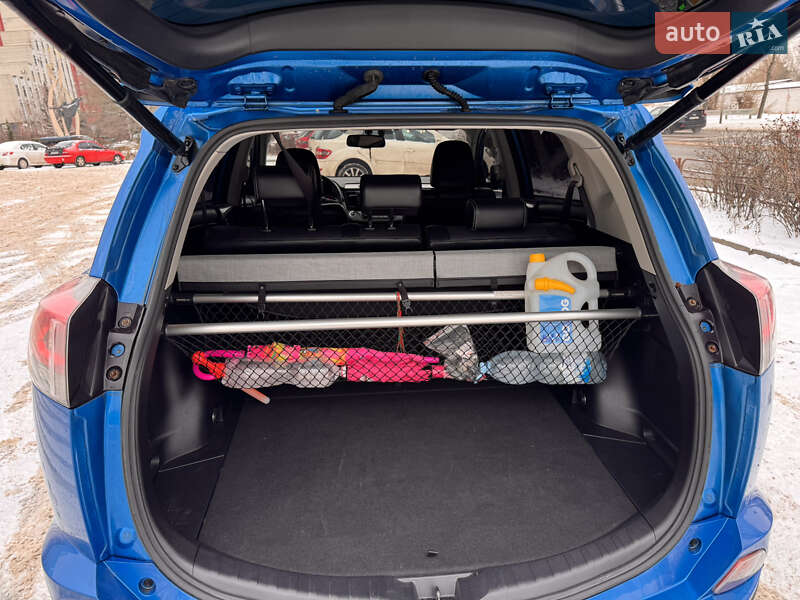 Внедорожник / Кроссовер Toyota RAV4 2016 в Киеве