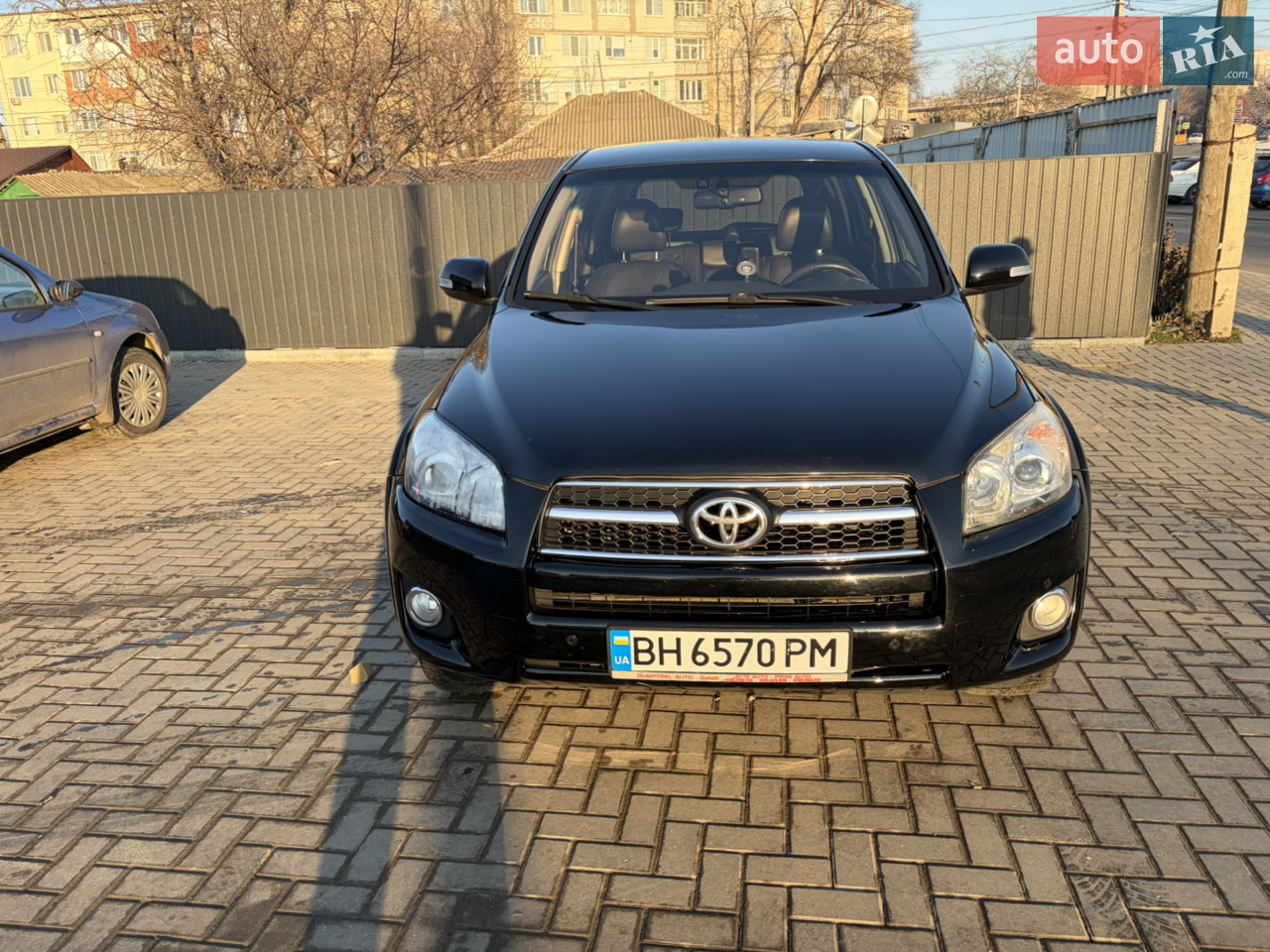 Авто для надійного пересування як по місту так і по бездоріжжю, кожна кнопка працює: підігрів передніх сидінь, круїз контроль, парктронік, блютуз та інші необхідні умови експлуатації. Гума зимова без перешкод. 