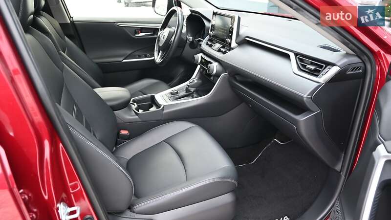 Внедорожник / Кроссовер Toyota RAV4 2020 в Киеве