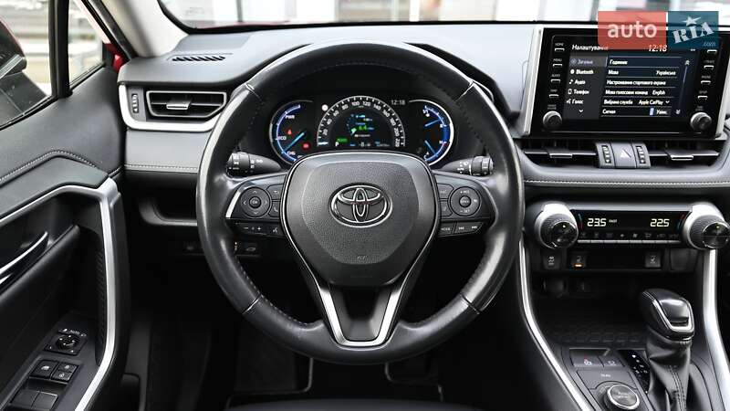 Внедорожник / Кроссовер Toyota RAV4 2020 в Киеве