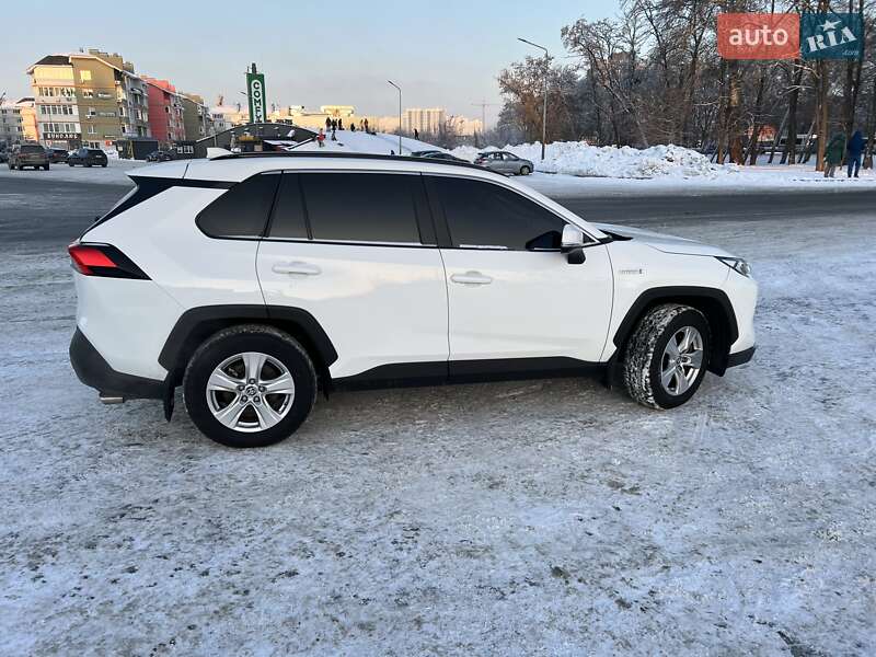 Внедорожник / Кроссовер Toyota RAV4 2021 в Киеве