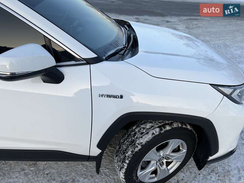 Внедорожник / Кроссовер Toyota RAV4 2021 в Киеве