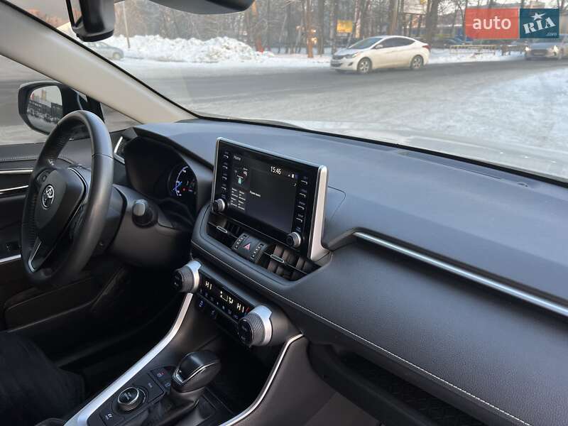 Внедорожник / Кроссовер Toyota RAV4 2021 в Киеве