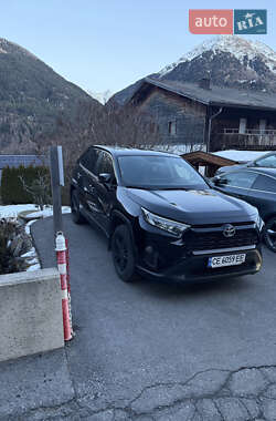 Позашляховик / Кросовер Toyota RAV4 2021 в Чернівцях