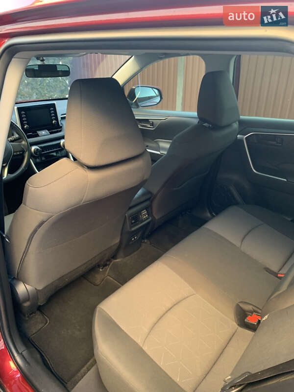 Внедорожник / Кроссовер Toyota RAV4 2019 в Киеве