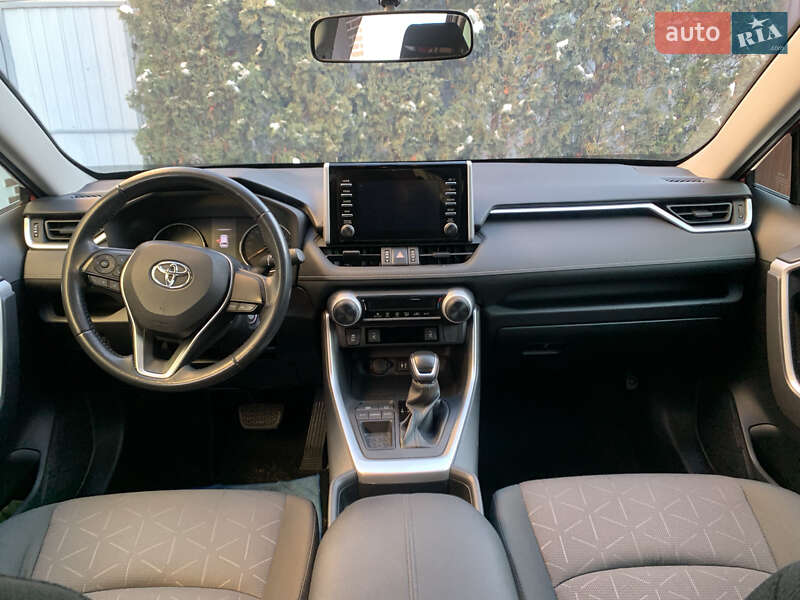 Внедорожник / Кроссовер Toyota RAV4 2019 в Киеве