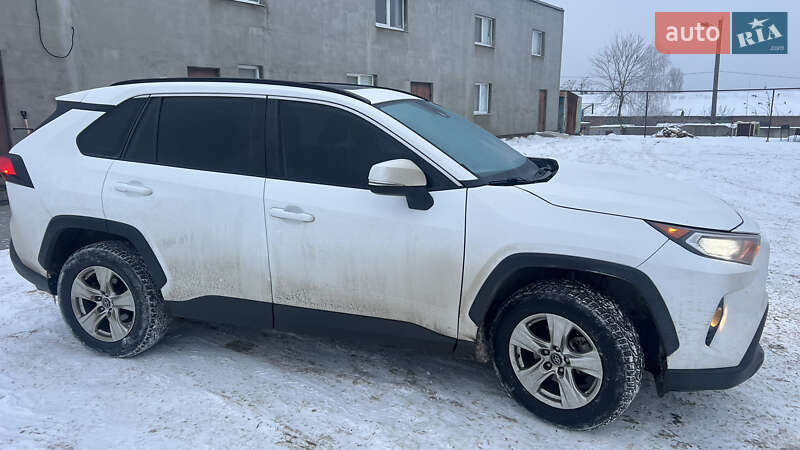 Внедорожник / Кроссовер Toyota RAV4 2020 в Мерефа