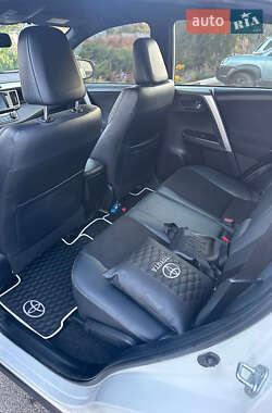 Позашляховик / Кросовер Toyota RAV4 2017 в Дніпрі