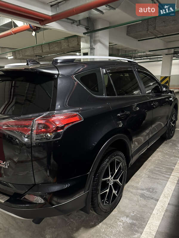 Внедорожник / Кроссовер Toyota RAV4 2017 в Киеве