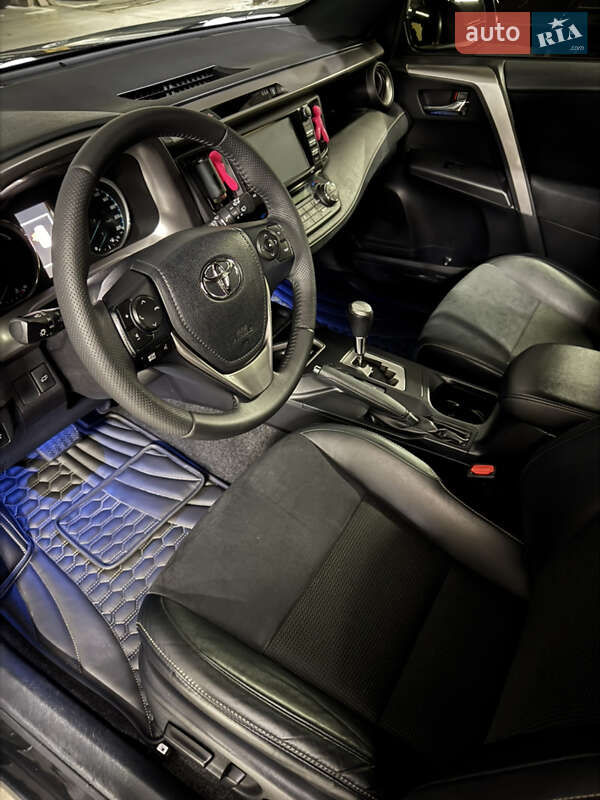 Внедорожник / Кроссовер Toyota RAV4 2017 в Киеве