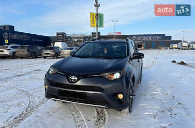 Внедорожник / Кроссовер Toyota RAV4 2017 в Киеве