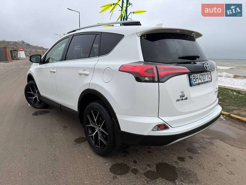 Внедорожник / Кроссовер Toyota RAV4 2017 в Одессе