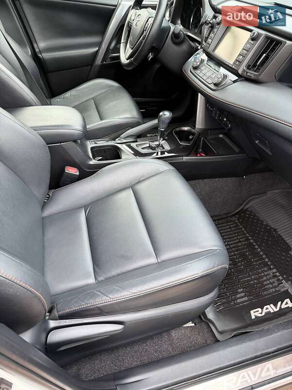 Внедорожник / Кроссовер Toyota RAV4 2017 в Одессе