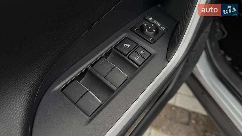 Внедорожник / Кроссовер Toyota RAV4 2024 в Чернигове