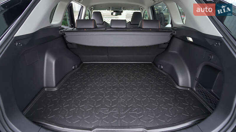 Внедорожник / Кроссовер Toyota RAV4 2024 в Львове