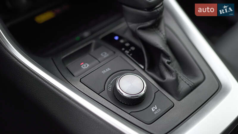 Внедорожник / Кроссовер Toyota RAV4 2024 в Львове