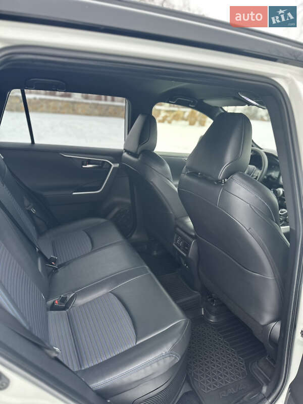 Внедорожник / Кроссовер Toyota RAV4 2020 в Белой Церкви