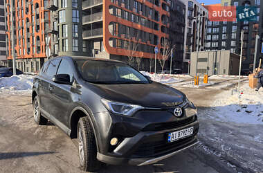 Внедорожник / Кроссовер Toyota RAV4 2018 в Киеве