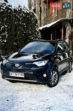 Внедорожник / Кроссовер Toyota RAV4 2016 в Яремче